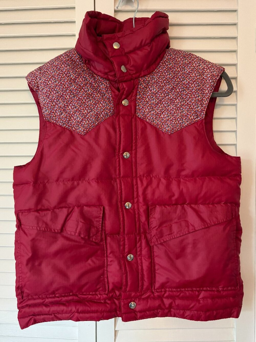 Holubar vintage women's vest puffer small down red pink floral snap Boulder west